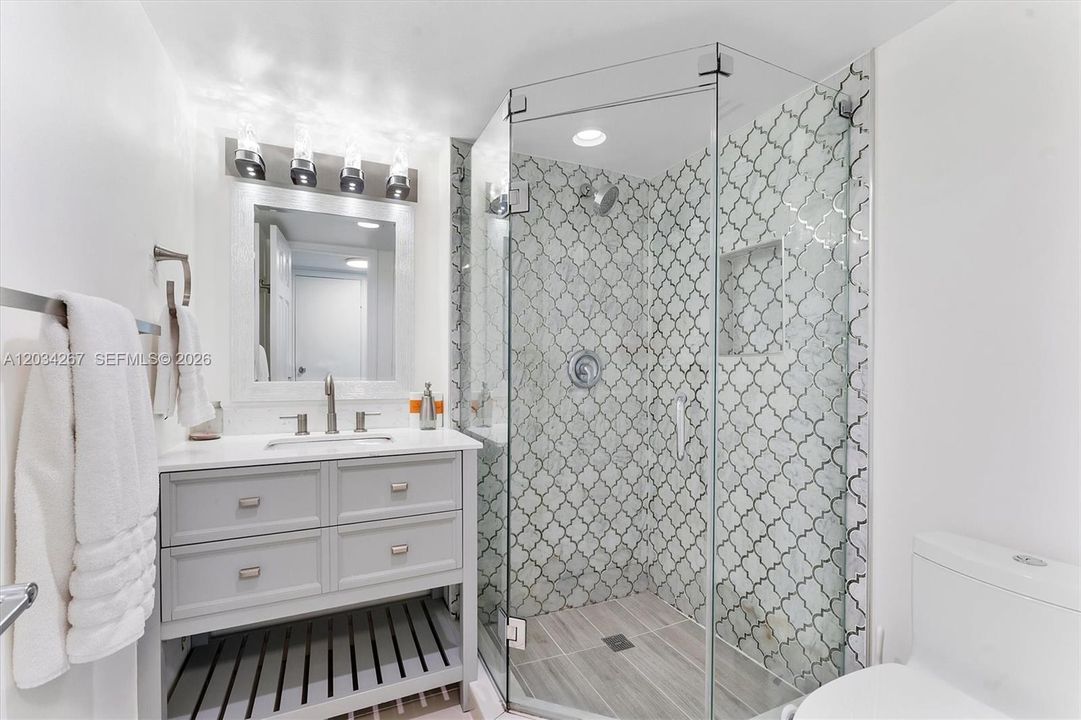 For Rent: $4,900 (2 beds, 2 baths, 1250 Square Feet)