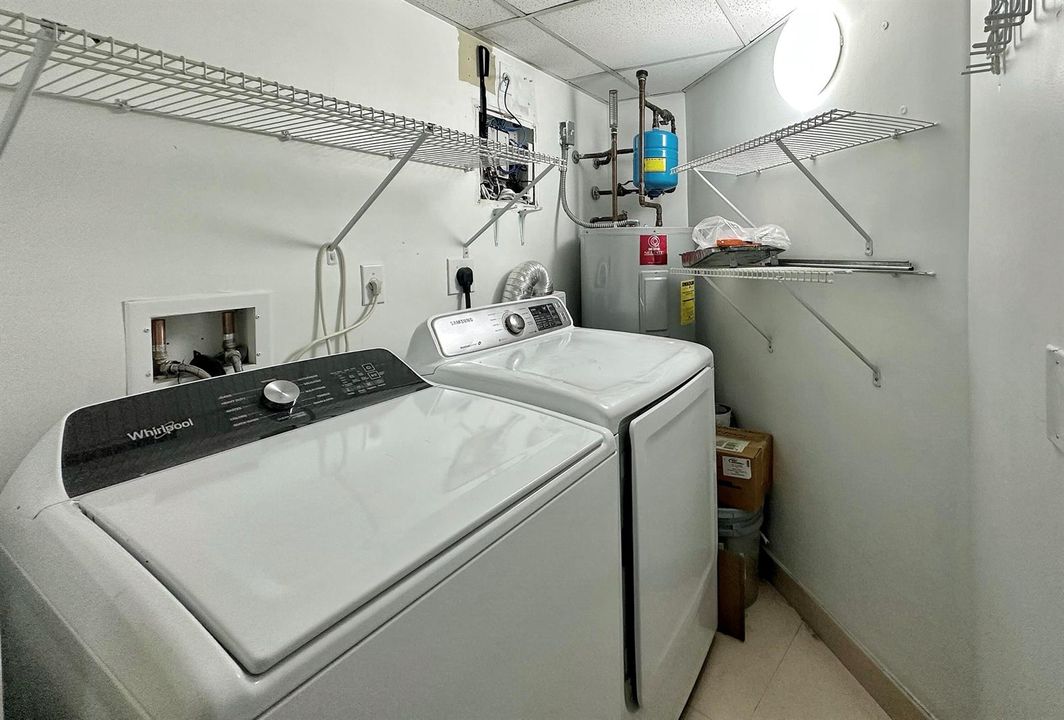 Washer/Dryer in unit