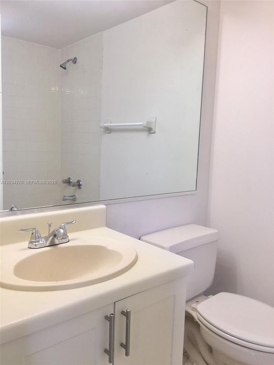For Rent: $2,100 (2 beds, 2 baths, 812 Square Feet)