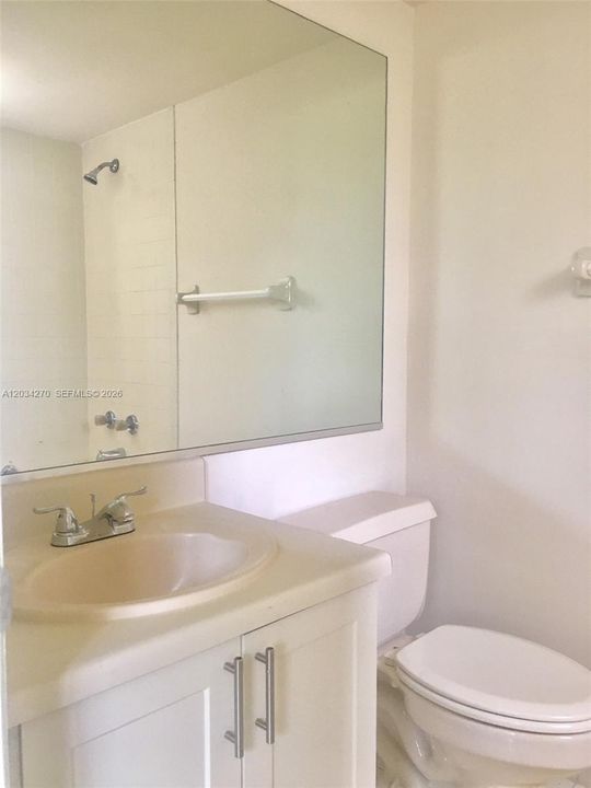 For Rent: $2,100 (2 beds, 2 baths, 812 Square Feet)