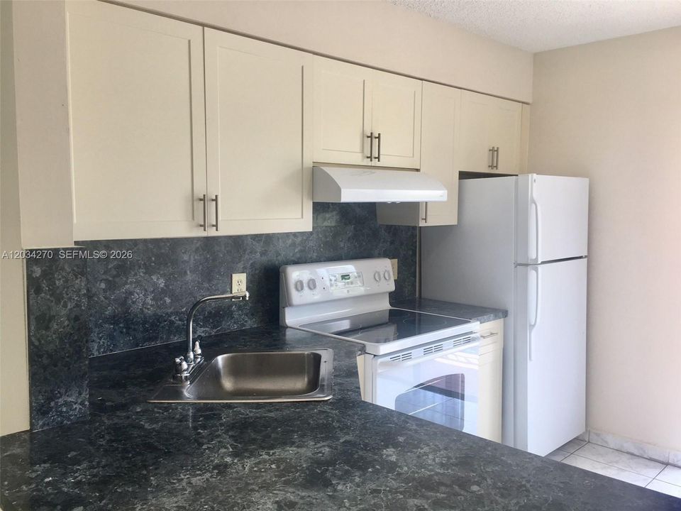 For Rent: $2,100 (2 beds, 2 baths, 812 Square Feet)