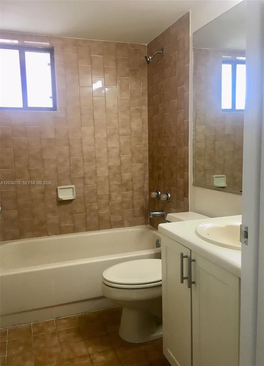 For Rent: $2,100 (2 beds, 2 baths, 812 Square Feet)