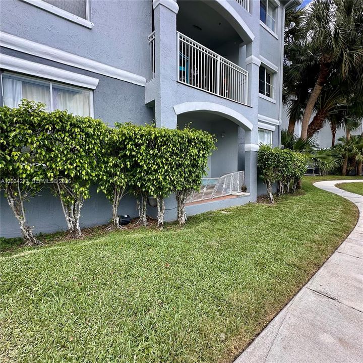 For Rent: $2,600 (3 beds, 2 baths, 1247 Square Feet)