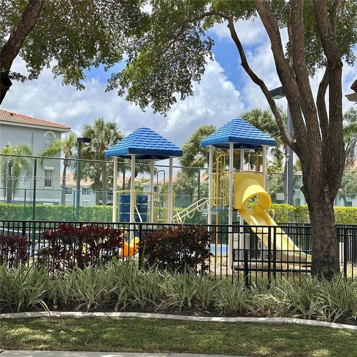 For Rent: $2,600 (3 beds, 2 baths, 1247 Square Feet)