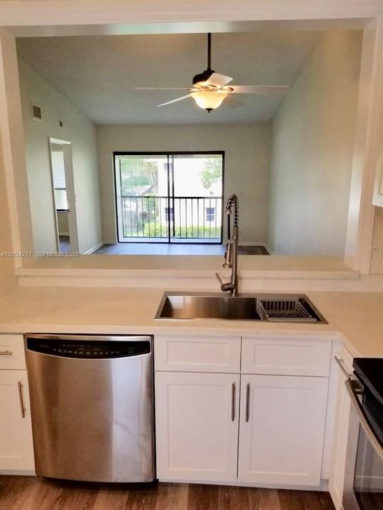 For Rent: $2,200 (2 beds, 2 baths, 950 Square Feet)