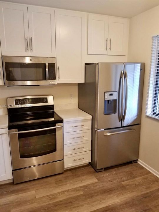For Rent: $2,200 (2 beds, 2 baths, 950 Square Feet)