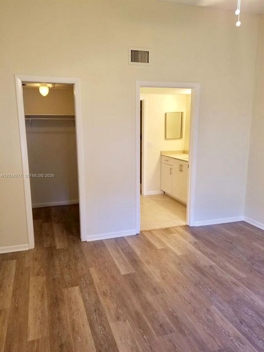 For Rent: $2,200 (2 beds, 2 baths, 950 Square Feet)