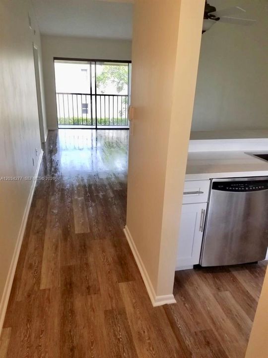 For Rent: $2,200 (2 beds, 2 baths, 950 Square Feet)