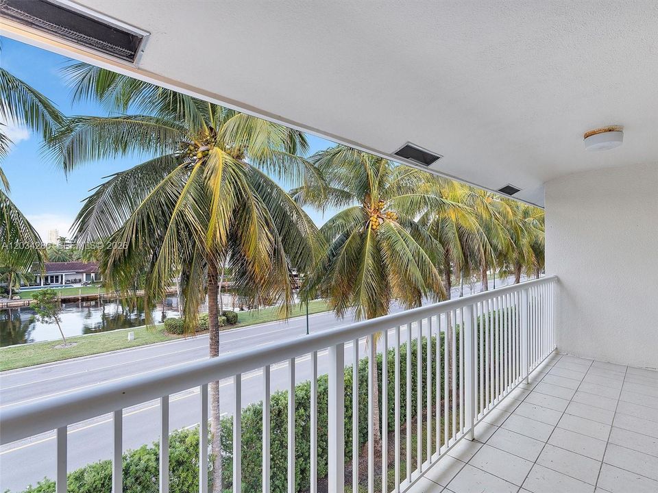 For Rent: $6,250 (4 beds, 3 baths, 2700 Square Feet)