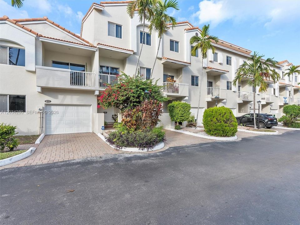For Rent: $6,250 (4 beds, 3 baths, 2700 Square Feet)
