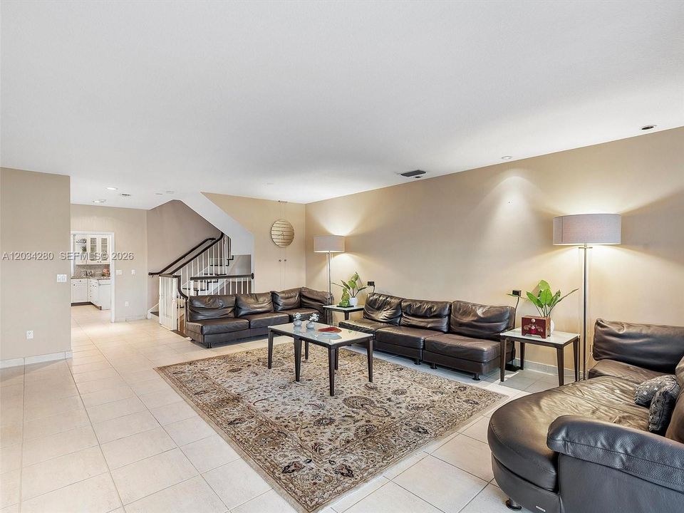For Rent: $6,250 (4 beds, 3 baths, 2700 Square Feet)