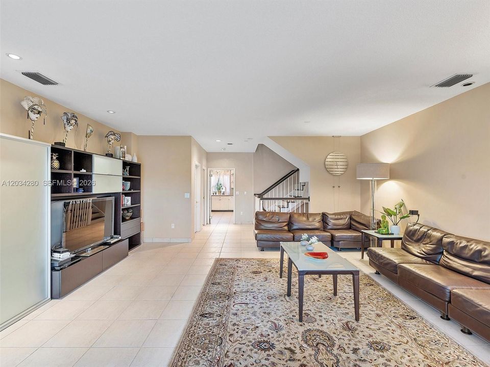 For Rent: $6,250 (4 beds, 3 baths, 2700 Square Feet)