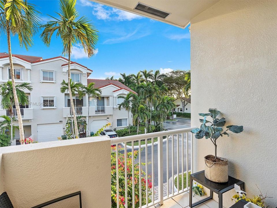 For Rent: $6,250 (4 beds, 3 baths, 2700 Square Feet)
