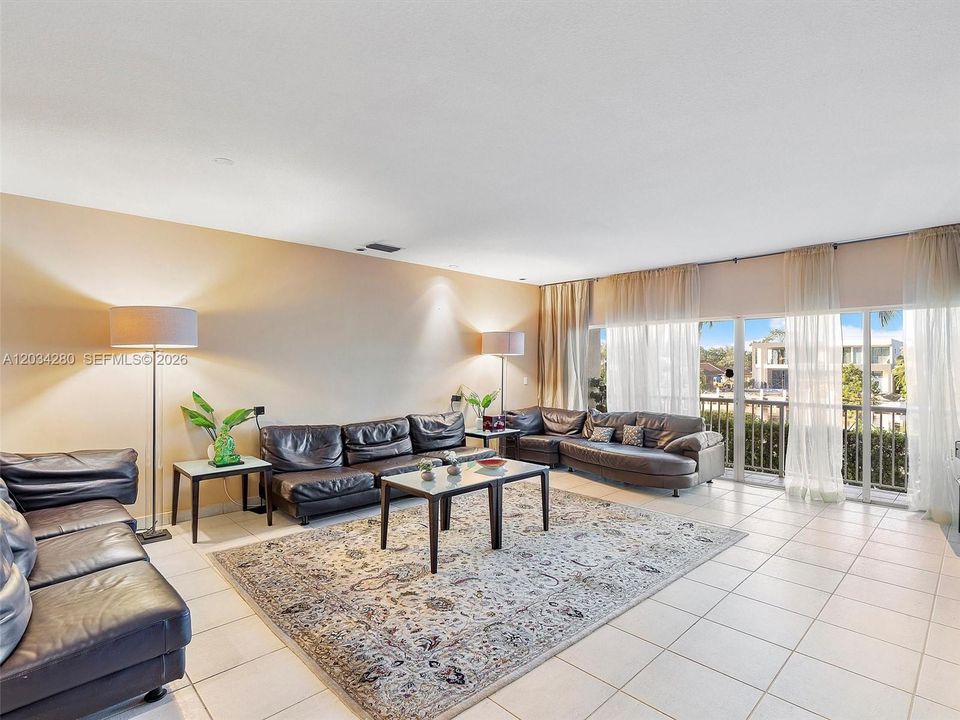 For Rent: $6,250 (4 beds, 3 baths, 2700 Square Feet)