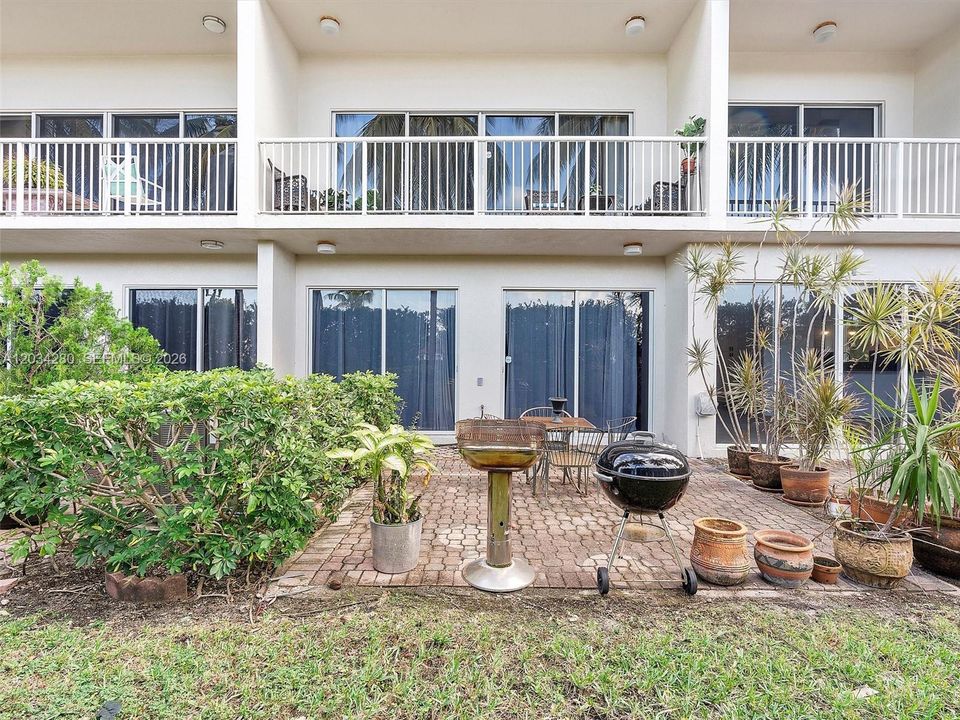 For Rent: $6,250 (4 beds, 3 baths, 2700 Square Feet)