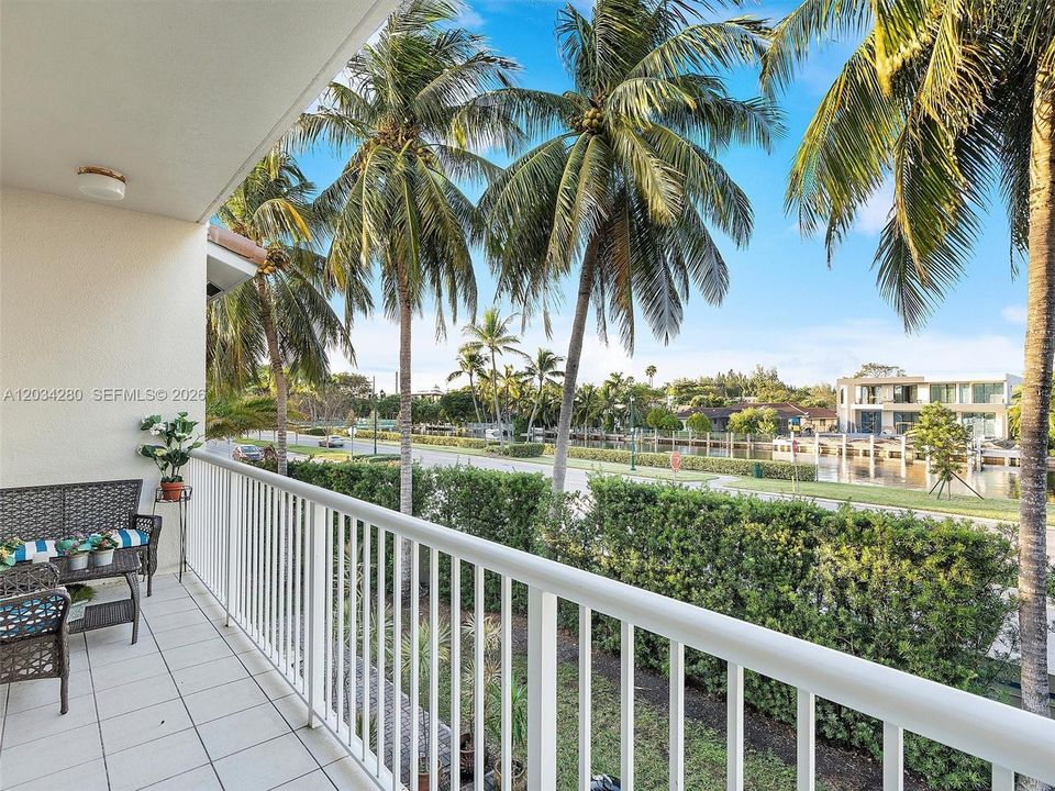 For Rent: $6,250 (4 beds, 3 baths, 2700 Square Feet)