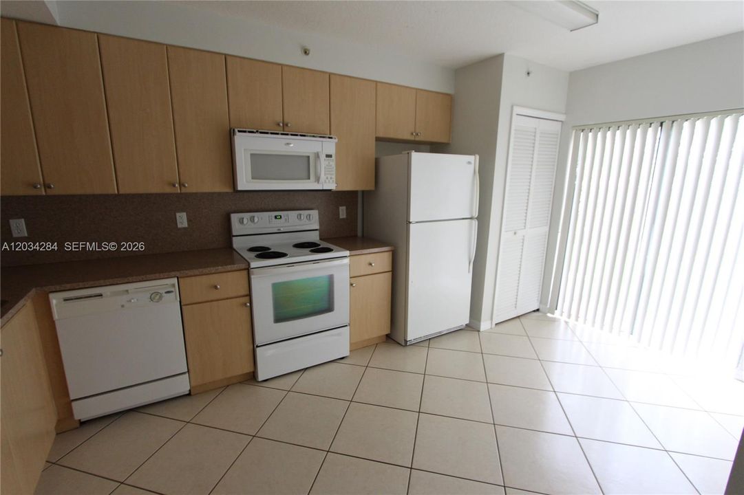 For Rent: $1,975 (2 beds, 2 baths, 817 Square Feet)