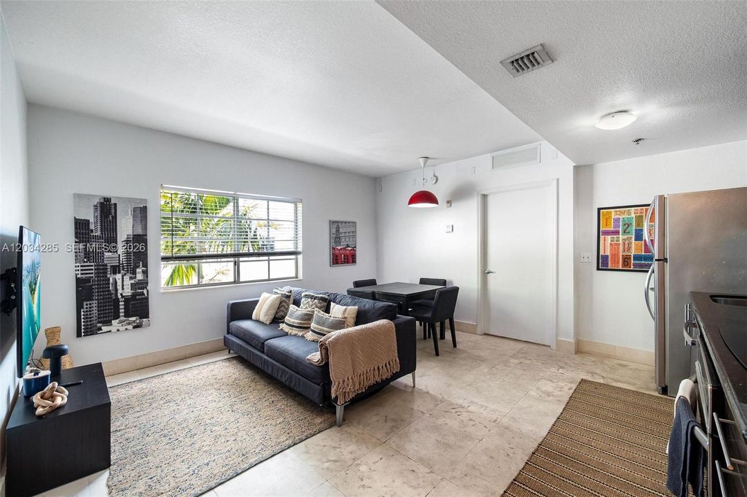 For Rent: $2,200 (1 beds, 1 baths, 522 Square Feet)