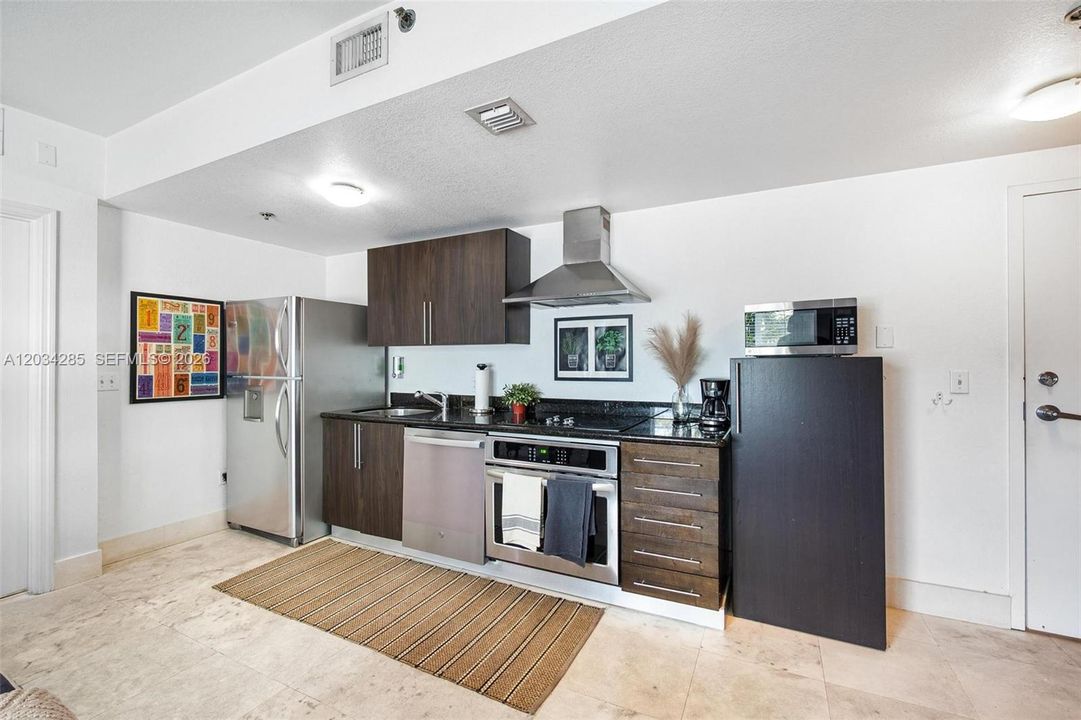 For Rent: $2,200 (1 beds, 1 baths, 522 Square Feet)