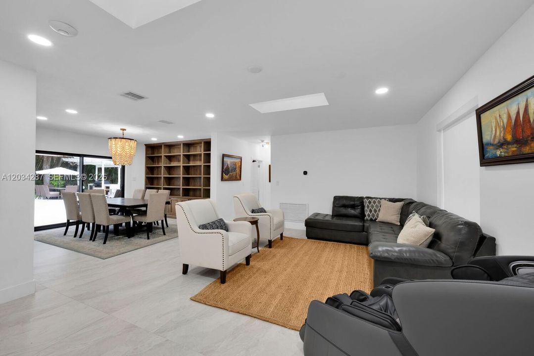 For Rent: $12,500 (5 beds, 3 baths, 2699 Square Feet)