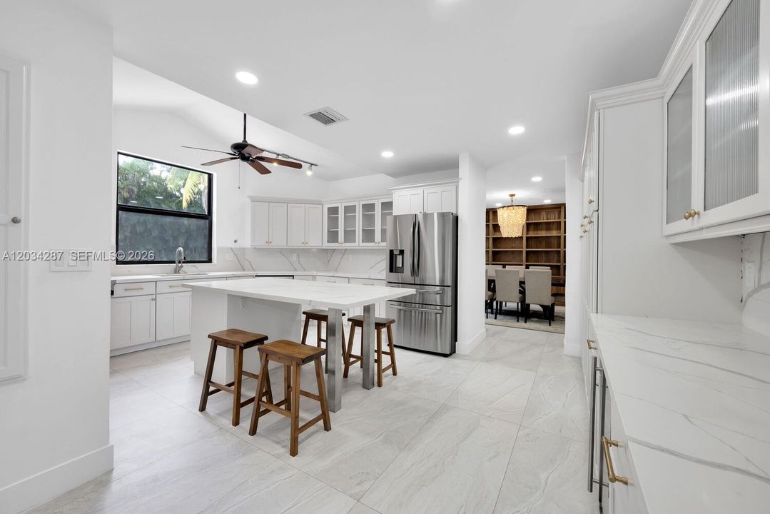 For Rent: $12,500 (5 beds, 3 baths, 2699 Square Feet)