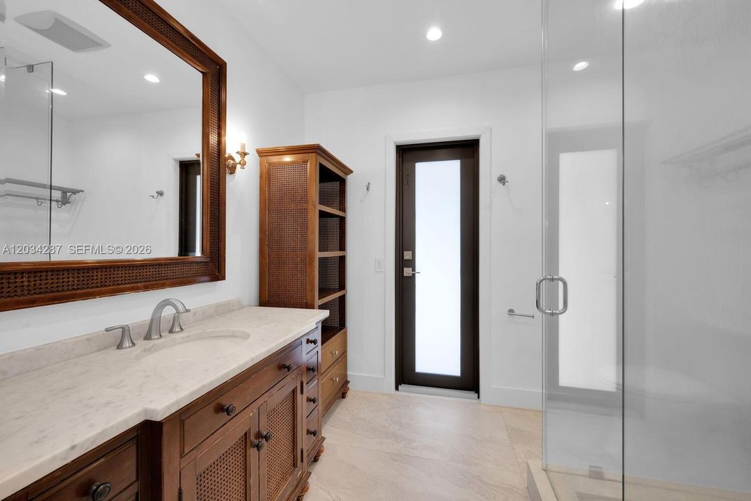 For Rent: $12,500 (5 beds, 3 baths, 2699 Square Feet)