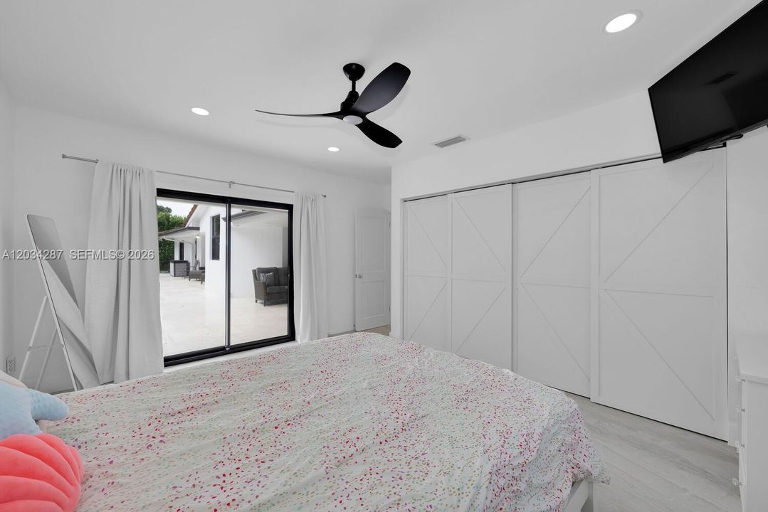 For Rent: $12,500 (5 beds, 3 baths, 2699 Square Feet)