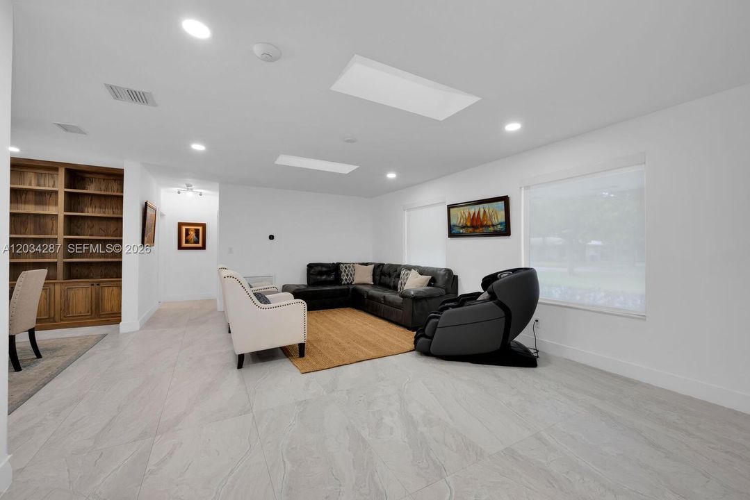 For Rent: $12,500 (5 beds, 3 baths, 2699 Square Feet)