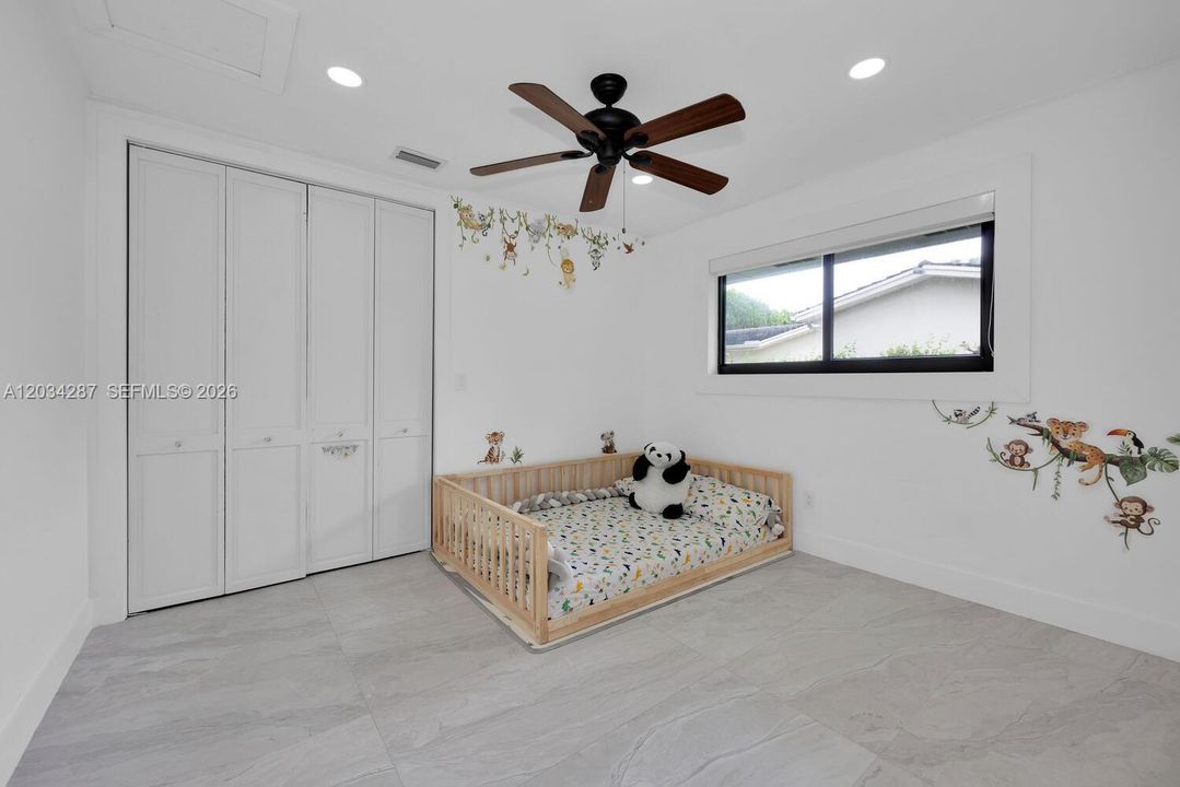For Rent: $12,500 (5 beds, 3 baths, 2699 Square Feet)