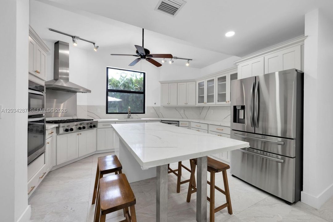 For Rent: $12,500 (5 beds, 3 baths, 2699 Square Feet)