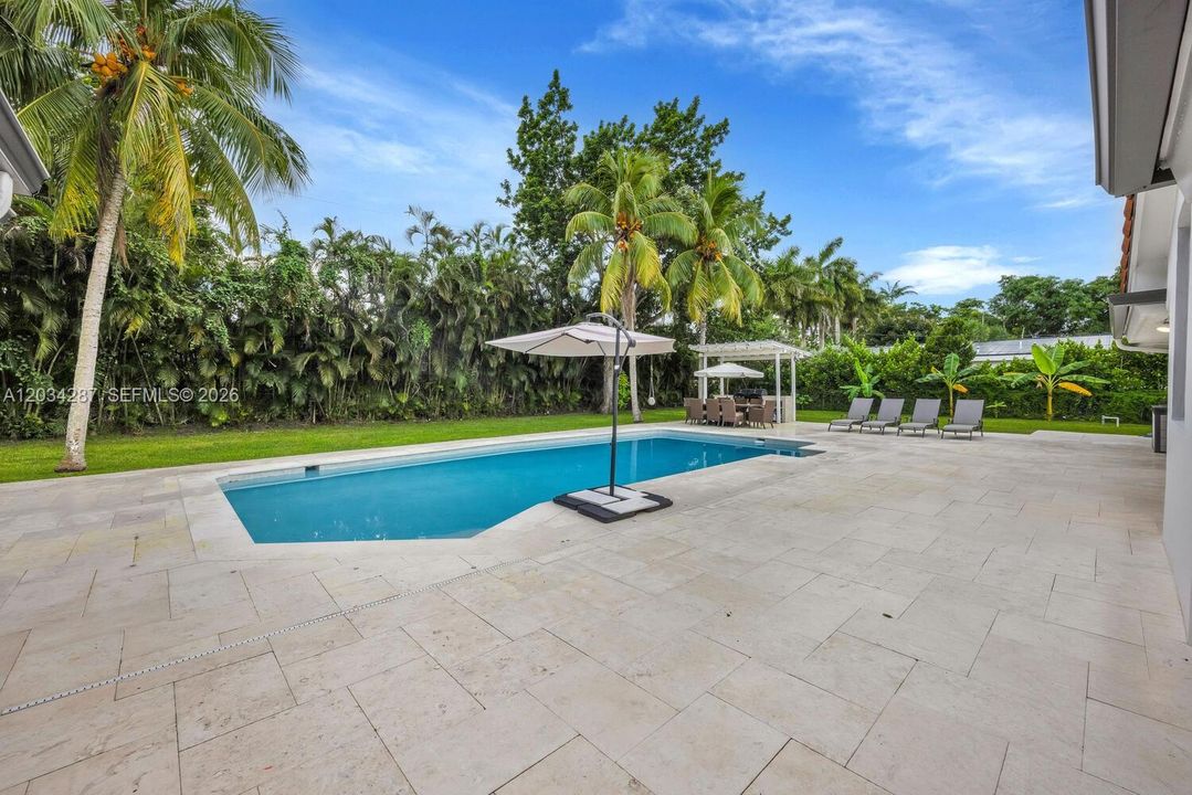 For Rent: $12,500 (5 beds, 3 baths, 2699 Square Feet)