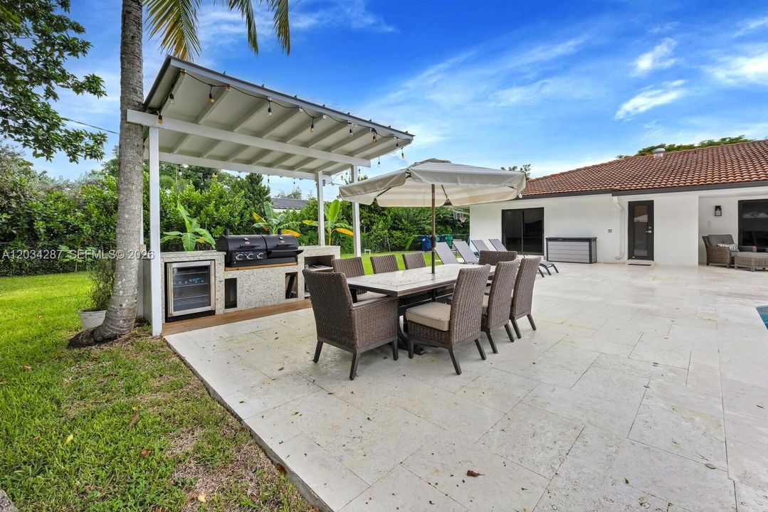 For Rent: $12,500 (5 beds, 3 baths, 2699 Square Feet)