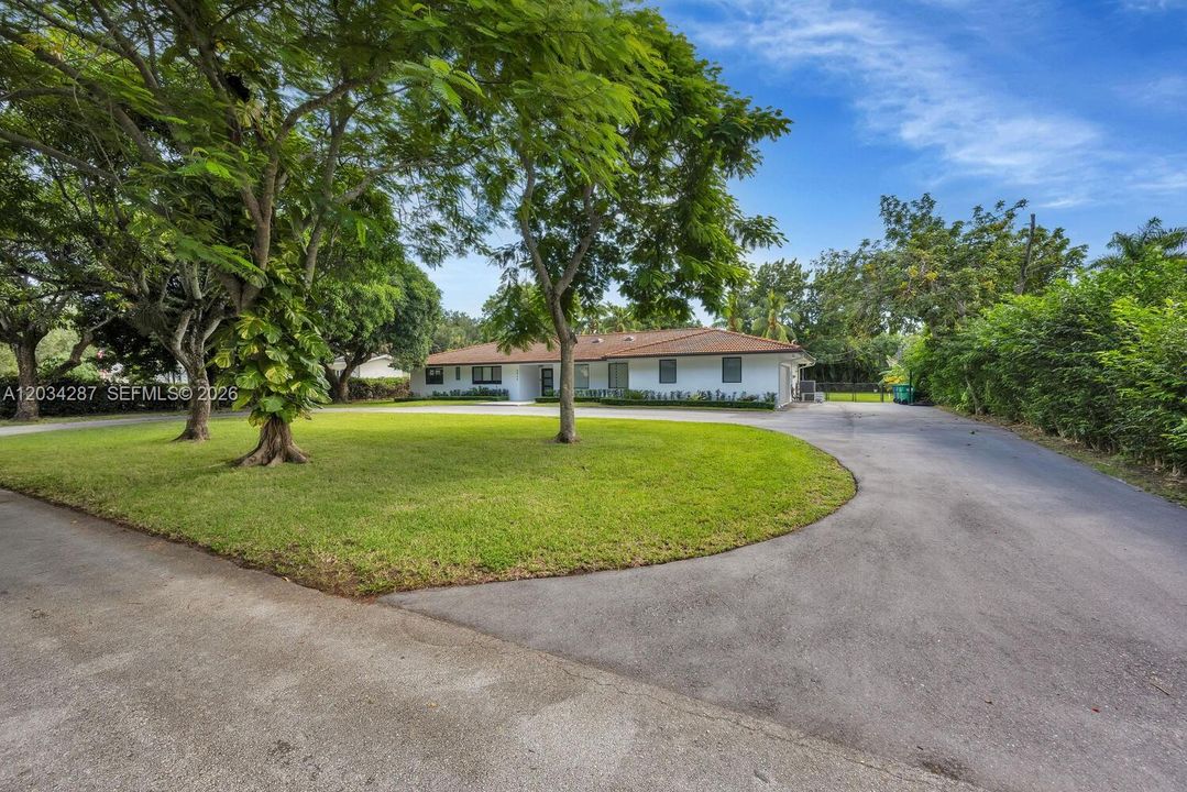 For Rent: $12,500 (5 beds, 3 baths, 2699 Square Feet)