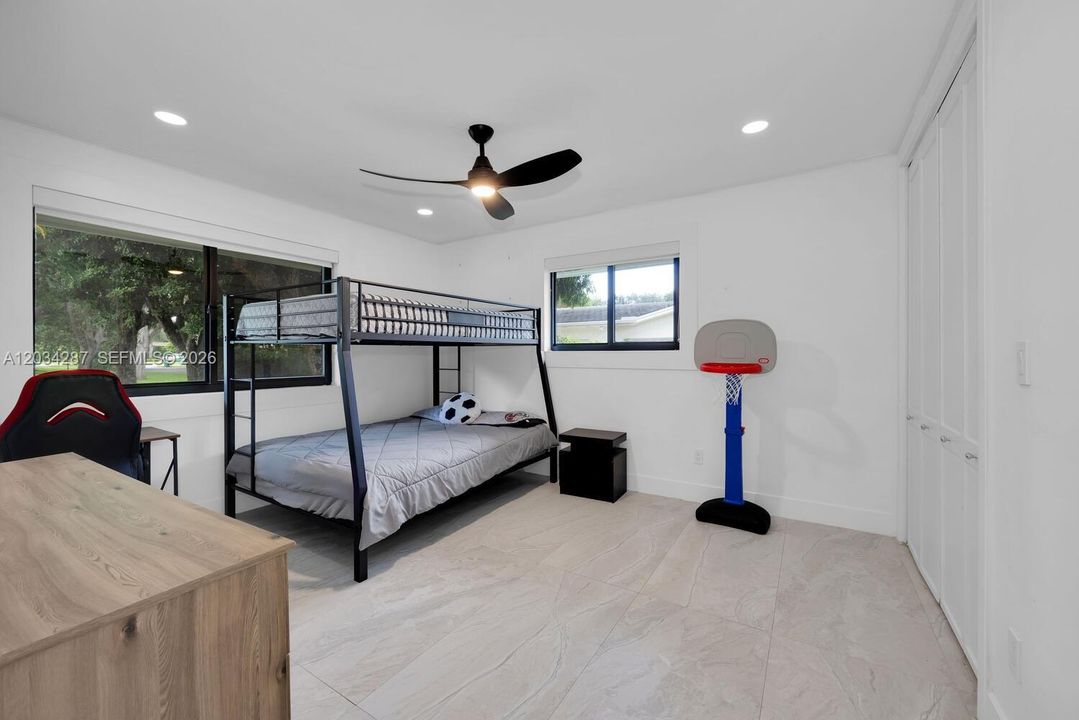 For Rent: $12,500 (5 beds, 3 baths, 2699 Square Feet)