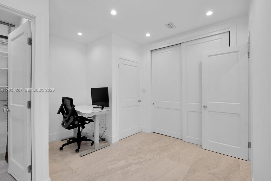 For Rent: $12,500 (5 beds, 3 baths, 2699 Square Feet)