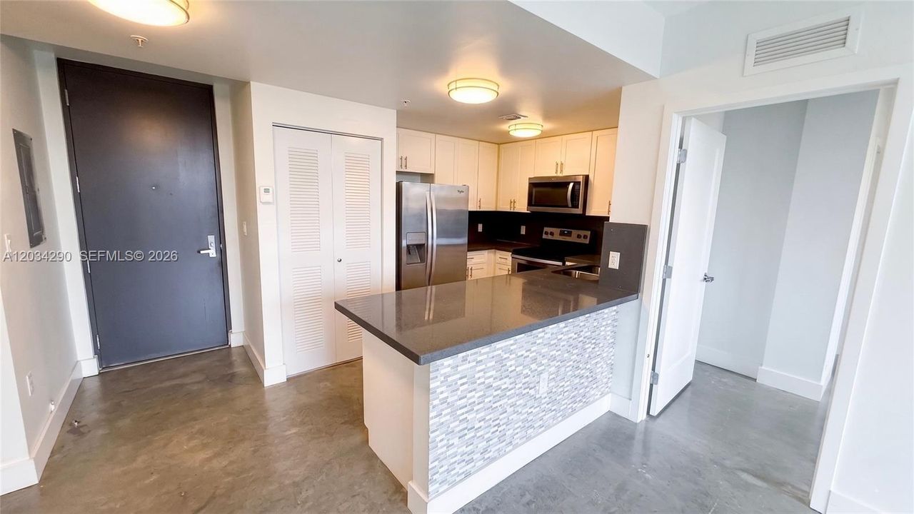 For Rent: $2,250 (2 beds, 1 baths, 840 Square Feet)