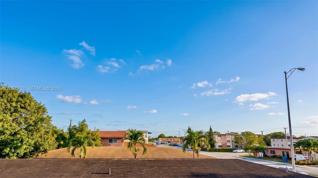 For Rent: $2,250 (2 beds, 1 baths, 840 Square Feet)