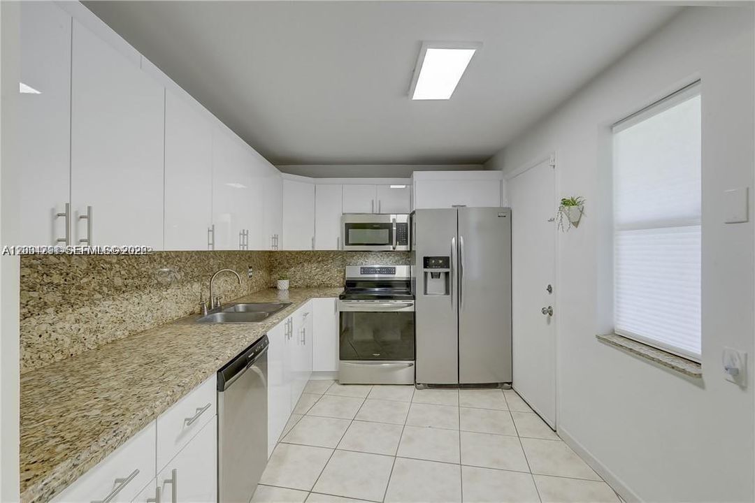 For Rent: $2,400 (2 beds, 2 baths, 1789 Square Feet)