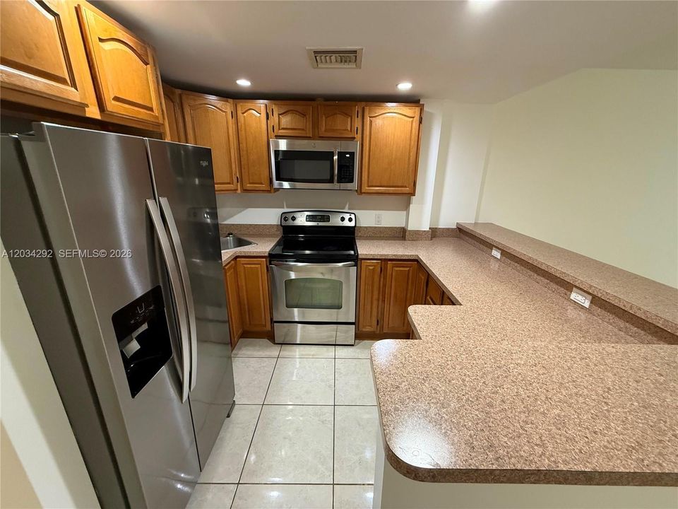 For Rent: $1,700 (1 beds, 1 baths, 695 Square Feet)