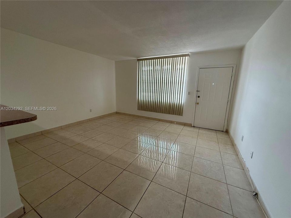 For Rent: $1,700 (1 beds, 1 baths, 695 Square Feet)
