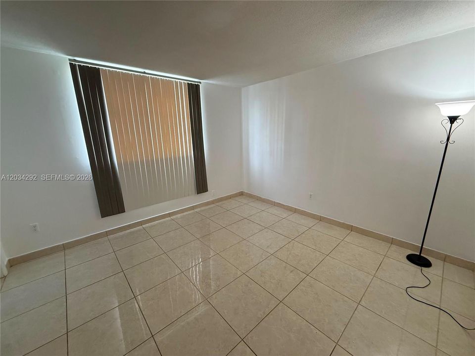 For Rent: $1,700 (1 beds, 1 baths, 695 Square Feet)