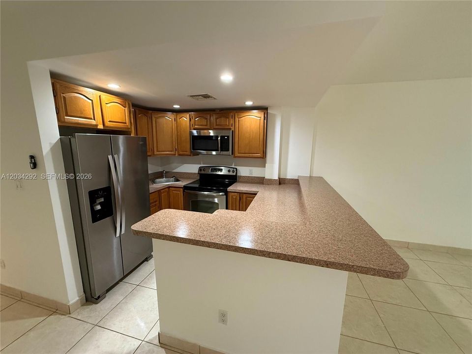 For Rent: $1,700 (1 beds, 1 baths, 695 Square Feet)