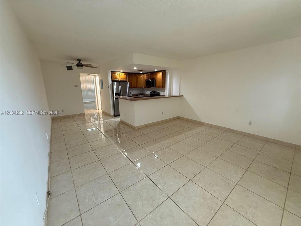 For Rent: $1,700 (1 beds, 1 baths, 695 Square Feet)