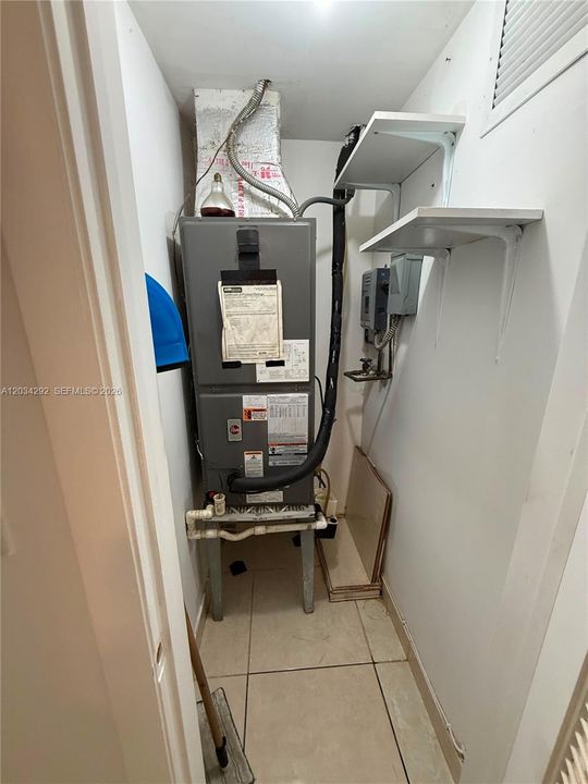 For Rent: $1,700 (1 beds, 1 baths, 695 Square Feet)