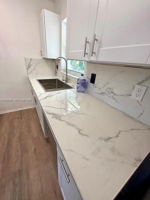 For Sale: $365,000 (3 beds, 1 baths, 944 Square Feet)