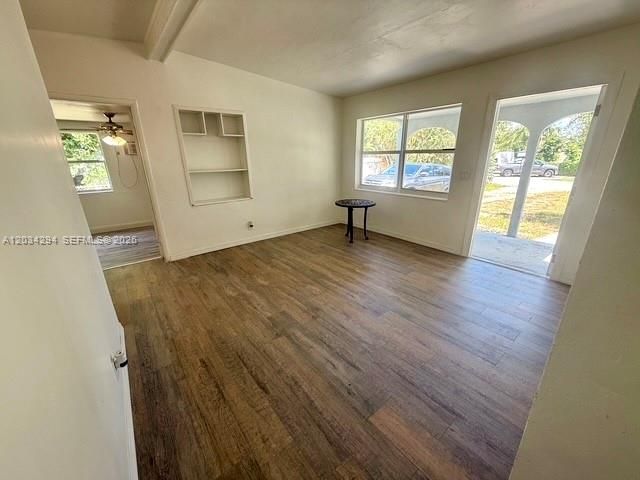 For Sale: $365,000 (3 beds, 1 baths, 944 Square Feet)