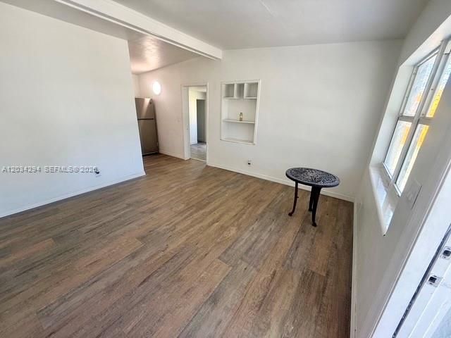 For Sale: $365,000 (3 beds, 1 baths, 944 Square Feet)