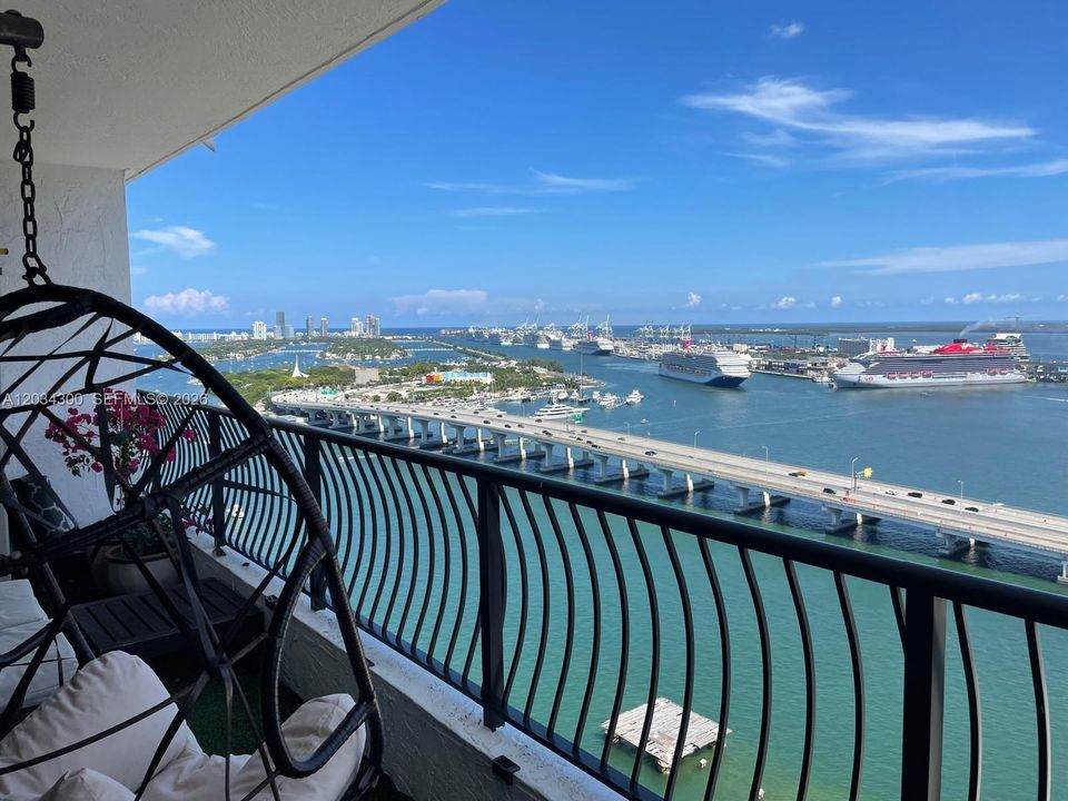 For Rent: $2,650 (1 beds, 1 baths, 800 Square Feet)