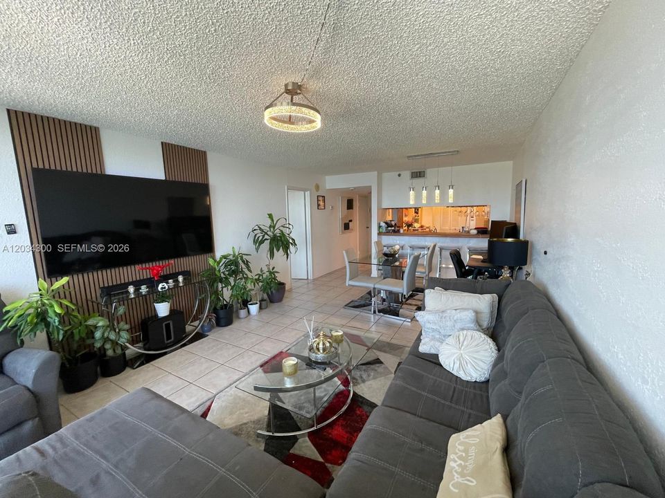 For Rent: $2,650 (1 beds, 1 baths, 800 Square Feet)