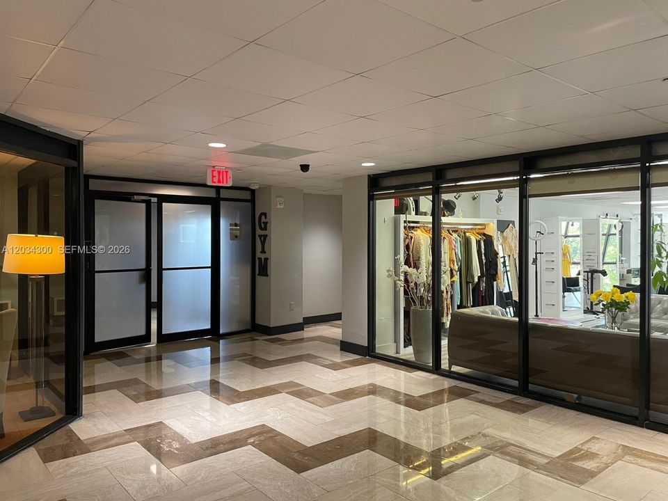 For Rent: $2,650 (1 beds, 1 baths, 800 Square Feet)